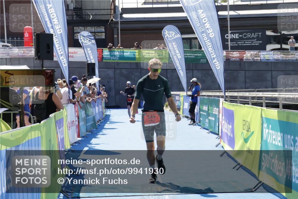 09.08.2026 - GEWOBA Citytriathlon Bremen Yannick Fuchs http://msf.ph/oto/9941930 09.08.2026 14:07:05 Ziel 549 meine-sportfotos.de