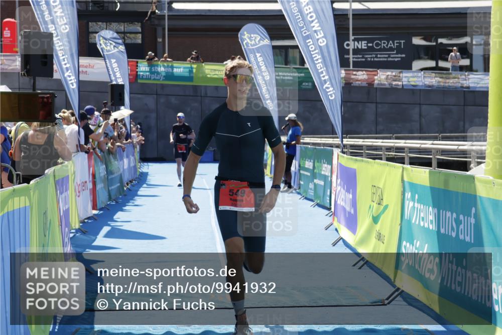 09.08.2026 - GEWOBA Citytriathlon Bremen Yannick Fuchs http://msf.ph/oto/9941932 09.08.2026 14:07:06 Ziel 549, 633 meine-sportfotos.de