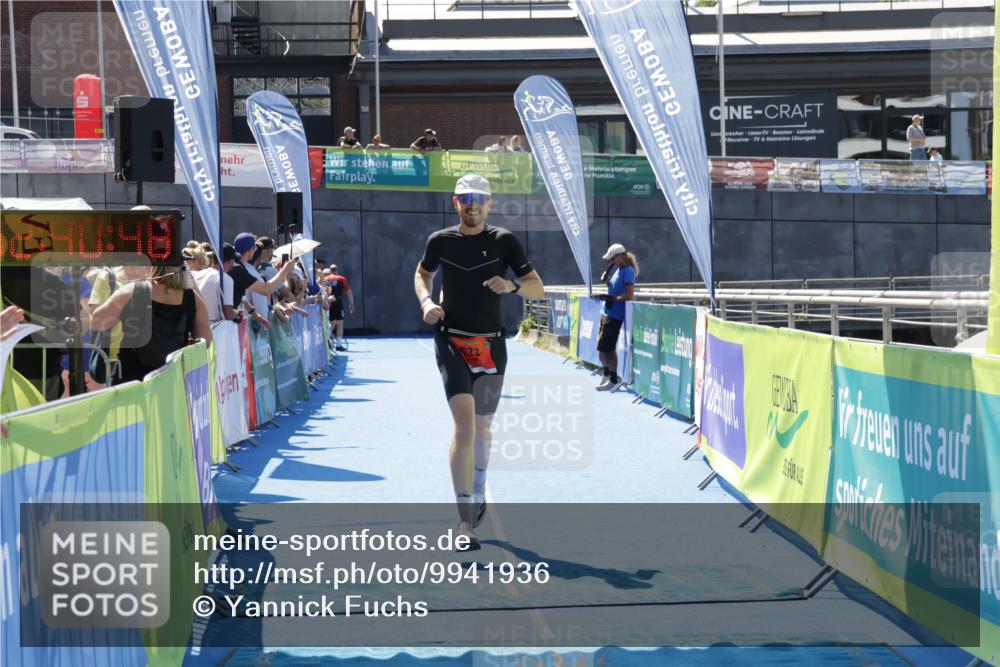 09.08.2026 - GEWOBA Citytriathlon Bremen Yannick Fuchs http://msf.ph/oto/9941936 09.08.2026 14:07:11 Ziel 633 meine-sportfotos.de