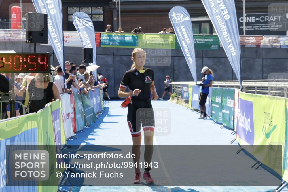 09.08.2026 - GEWOBA Citytriathlon Bremen Yannick Fuchs http://msf.ph/oto/9941943 09.08.2026 14:07:17 Ziel 883 meine-sportfotos.de