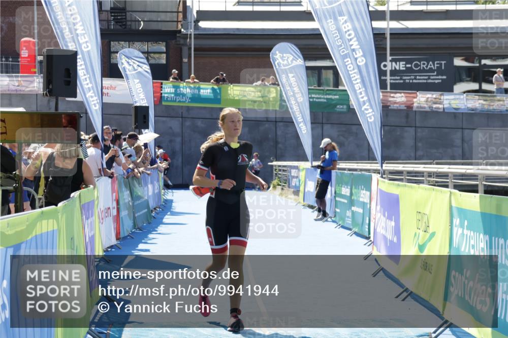 09.08.2026 - GEWOBA Citytriathlon Bremen Yannick Fuchs http://msf.ph/oto/9941944 09.08.2026 14:07:17 Ziel 883 meine-sportfotos.de