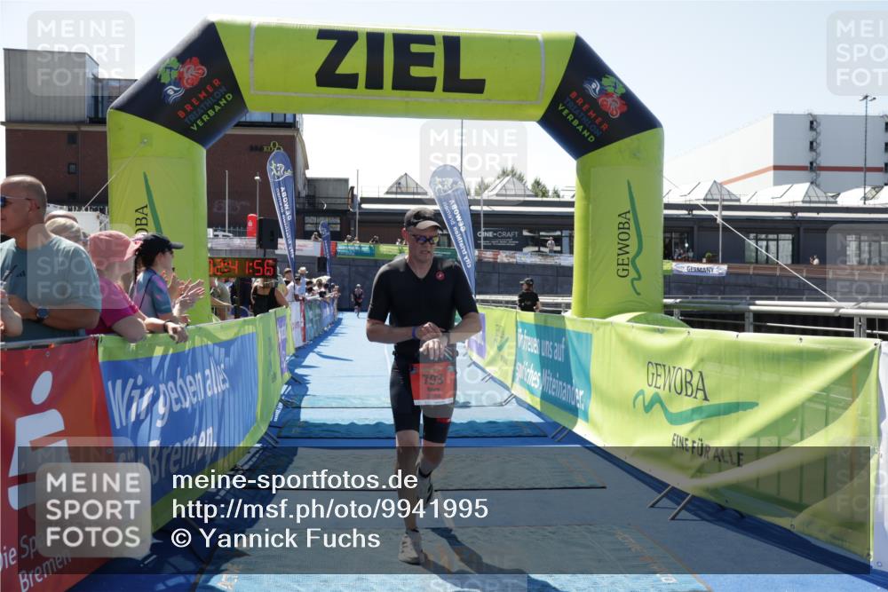 09.08.2026 - GEWOBA Citytriathlon Bremen Yannick Fuchs http://msf.ph/oto/9941995 09.08.2026 14:08:19 Ziel 692, 793 meine-sportfotos.de