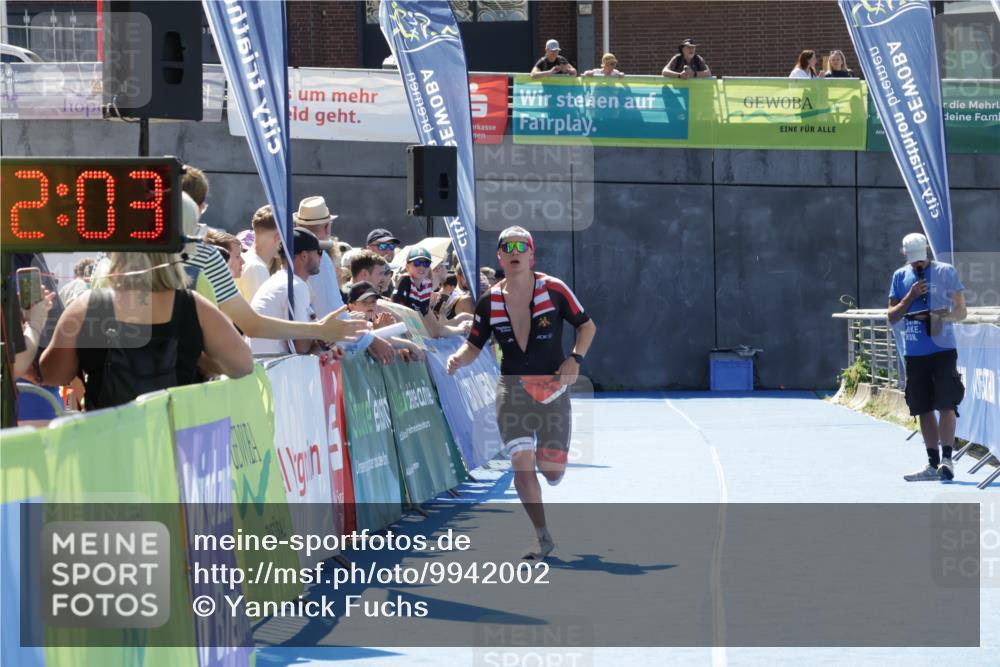 09.08.2026 - GEWOBA Citytriathlon Bremen Yannick Fuchs http://msf.ph/oto/9942002 09.08.2026 14:08:25 Ziel 692, 711 meine-sportfotos.de
