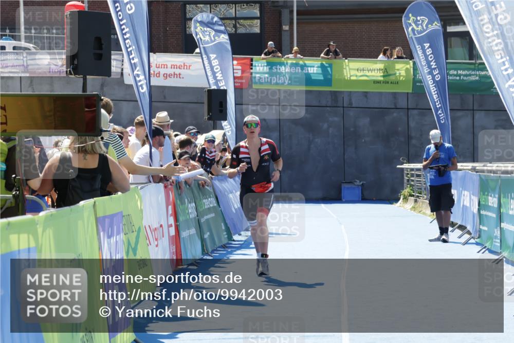 09.08.2026 - GEWOBA Citytriathlon Bremen Yannick Fuchs http://msf.ph/oto/9942003 09.08.2026 14:08:26 Ziel 711 meine-sportfotos.de