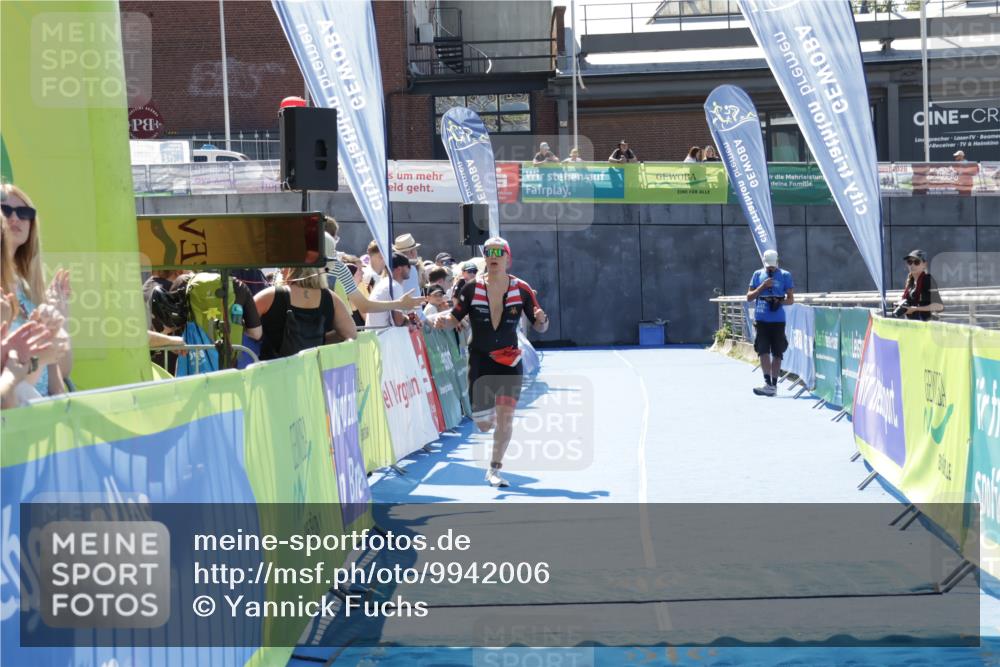 09.08.2026 - GEWOBA Citytriathlon Bremen Yannick Fuchs http://msf.ph/oto/9942006 09.08.2026 14:08:27 Ziel 711 meine-sportfotos.de