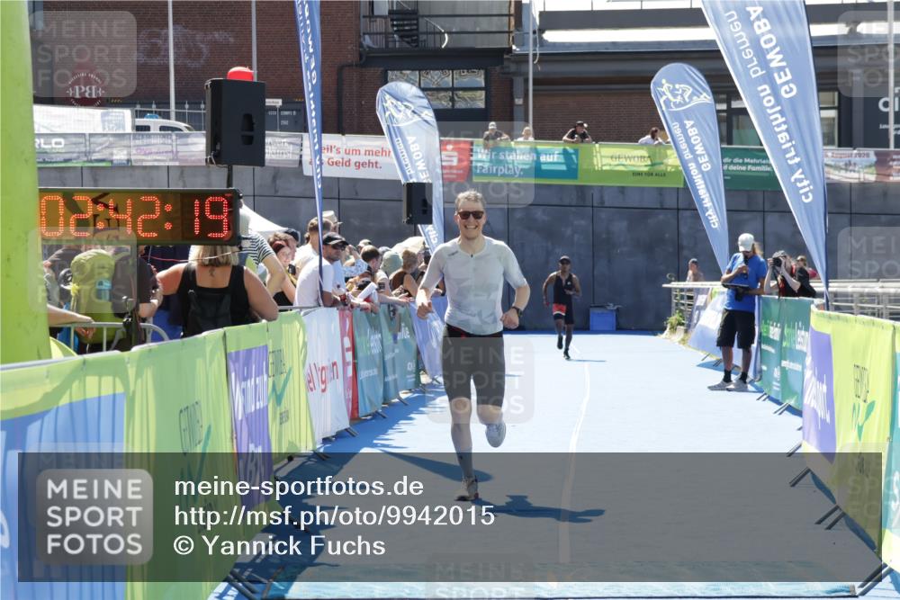 09.08.2026 - GEWOBA Citytriathlon Bremen Yannick Fuchs http://msf.ph/oto/9942015 09.08.2026 14:08:41 Ziel 662 meine-sportfotos.de