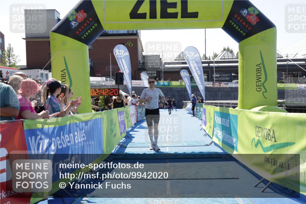 09.08.2026 - GEWOBA Citytriathlon Bremen Yannick Fuchs http://msf.ph/oto/9942020 09.08.2026 14:08:43 Ziel 662 meine-sportfotos.de