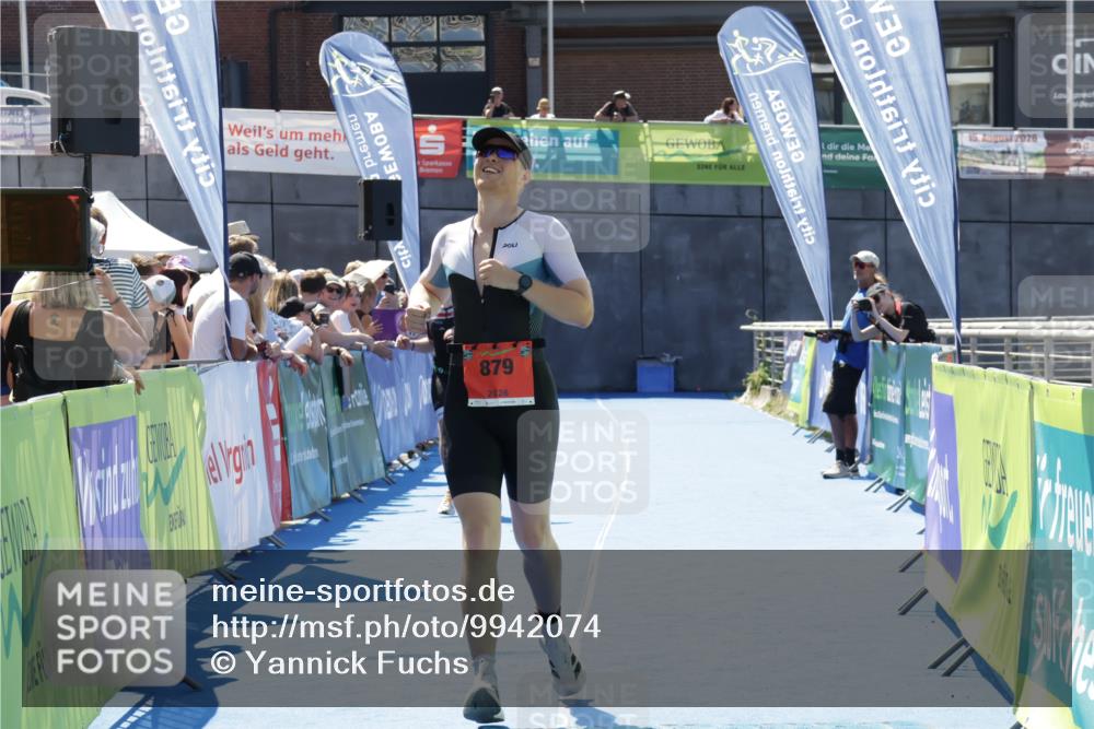 09.08.2026 - GEWOBA Citytriathlon Bremen Yannick Fuchs http://msf.ph/oto/9942074 09.08.2026 14:09:07 Ziel 643, 647, 879, 1111 meine-sportfotos.de
