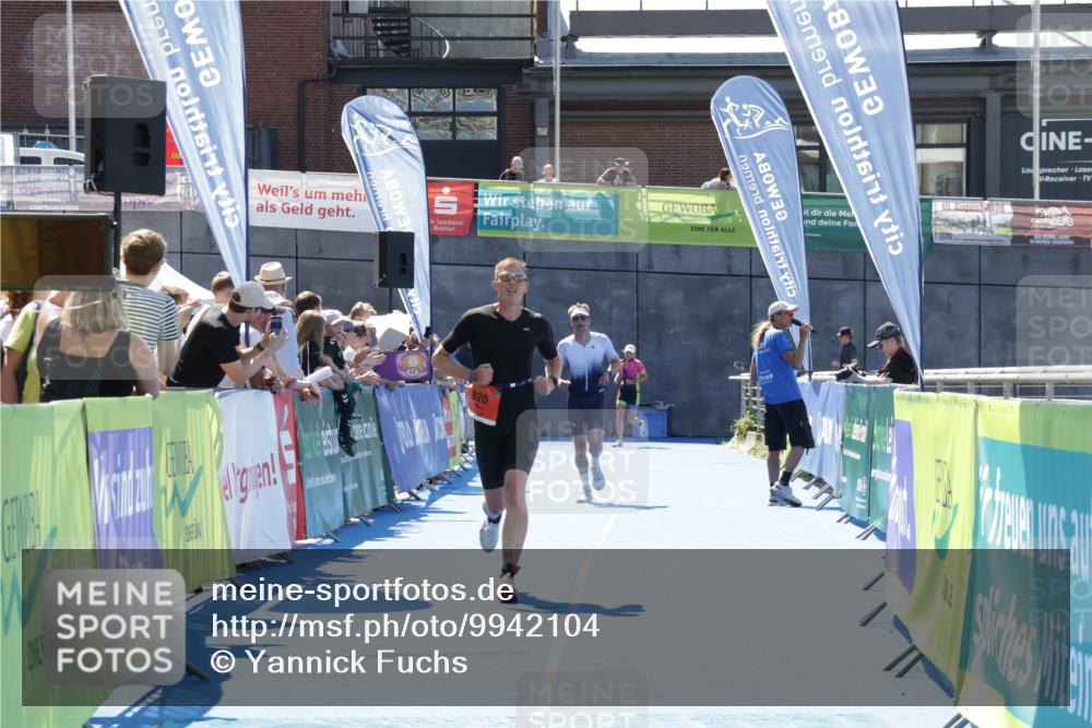 09.08.2026 - GEWOBA Citytriathlon Bremen Yannick Fuchs http://msf.ph/oto/9942104 09.08.2026 14:09:44 Ziel 820 meine-sportfotos.de