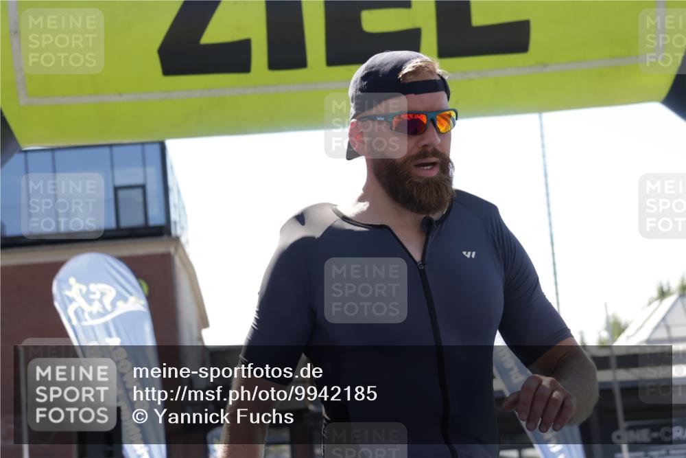 09.08.2026 - GEWOBA Citytriathlon Bremen Yannick Fuchs http://msf.ph/oto/9942185 09.08.2026 14:11:14 Ziel 729 meine-sportfotos.de
