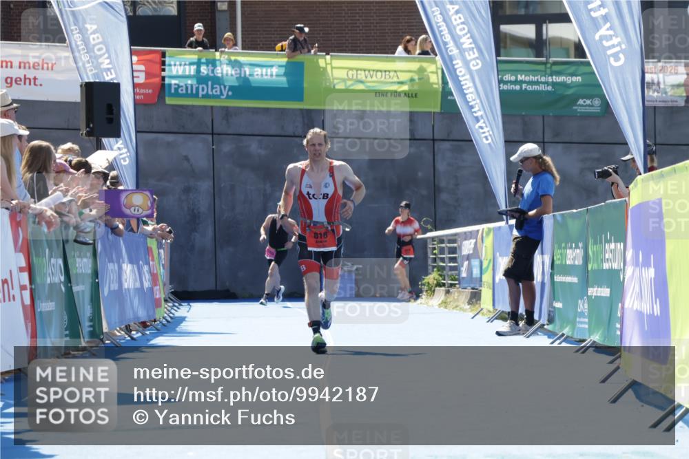 09.08.2026 - GEWOBA Citytriathlon Bremen Yannick Fuchs http://msf.ph/oto/9942187 09.08.2026 14:11:25 Ziel 818 meine-sportfotos.de