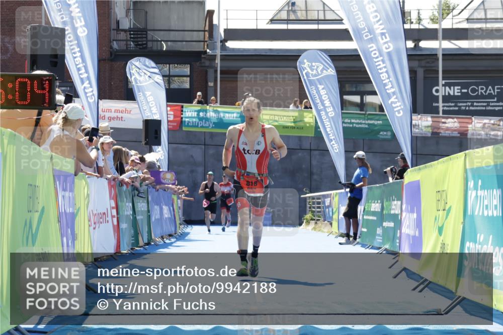 09.08.2026 - GEWOBA Citytriathlon Bremen Yannick Fuchs http://msf.ph/oto/9942188 09.08.2026 14:11:27 Ziel 818 meine-sportfotos.de