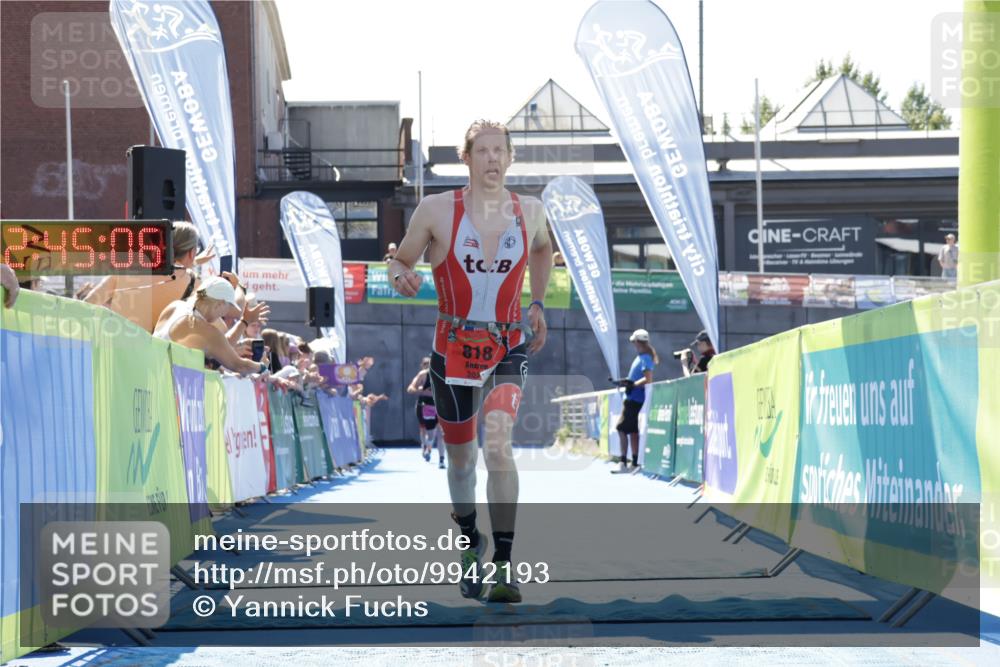 09.08.2026 - GEWOBA Citytriathlon Bremen Yannick Fuchs http://msf.ph/oto/9942193 09.08.2026 14:11:29 Ziel 818 meine-sportfotos.de