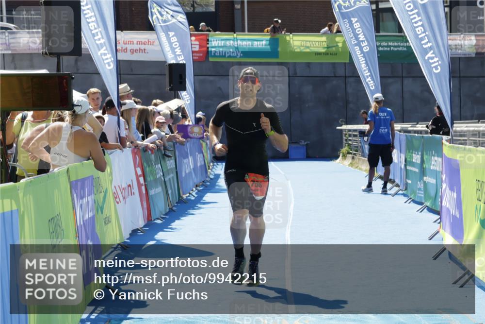 09.08.2026 - GEWOBA Citytriathlon Bremen Yannick Fuchs http://msf.ph/oto/9942215 09.08.2026 14:11:45 Ziel 756 meine-sportfotos.de