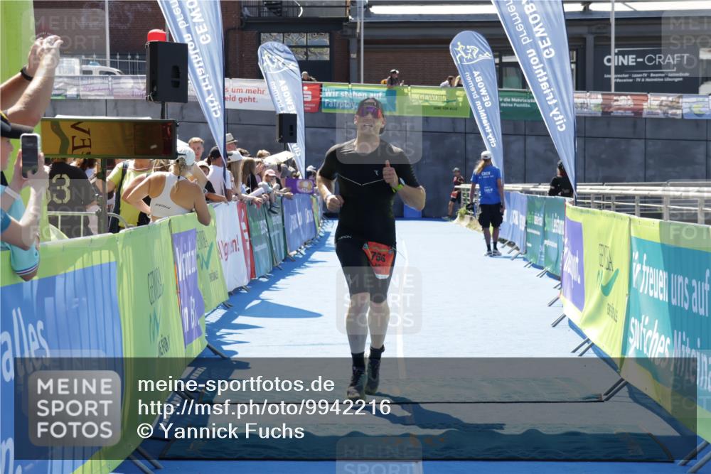 09.08.2026 - GEWOBA Citytriathlon Bremen Yannick Fuchs http://msf.ph/oto/9942216 09.08.2026 14:11:45 Ziel 756 meine-sportfotos.de