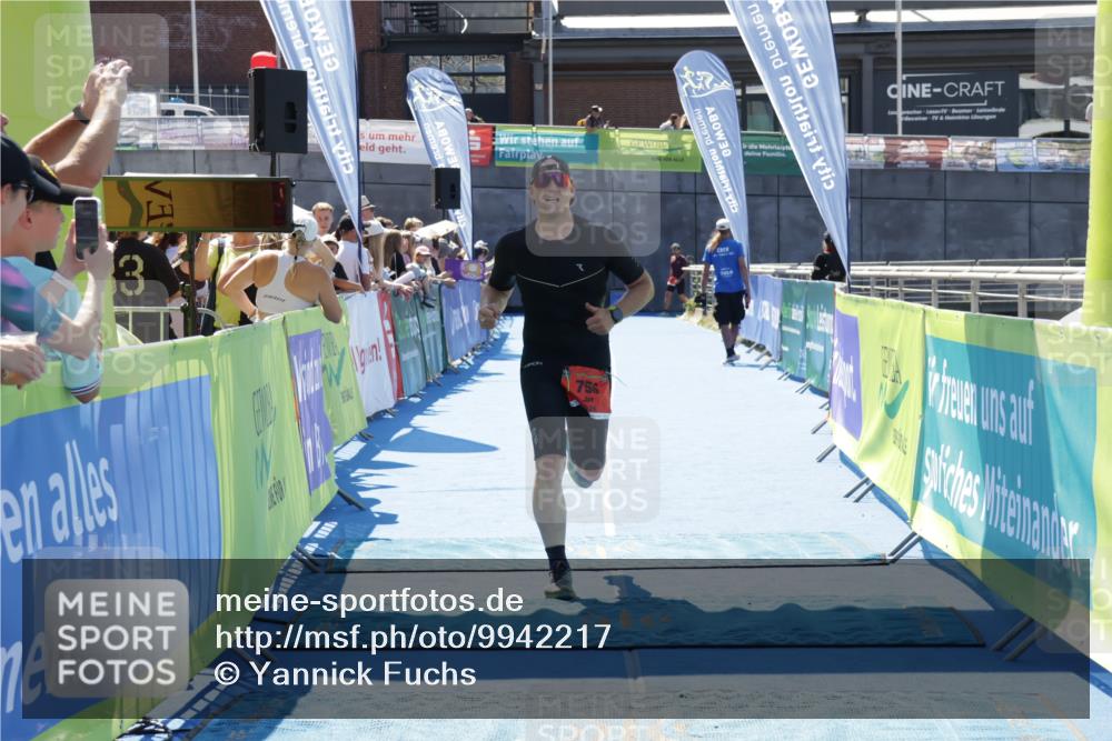 09.08.2026 - GEWOBA Citytriathlon Bremen Yannick Fuchs http://msf.ph/oto/9942217 09.08.2026 14:11:45 Ziel 756 meine-sportfotos.de