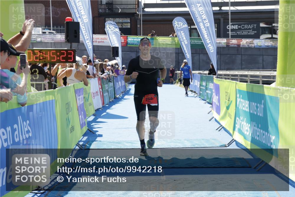 09.08.2026 - GEWOBA Citytriathlon Bremen Yannick Fuchs http://msf.ph/oto/9942218 09.08.2026 14:11:46 Ziel 756 meine-sportfotos.de