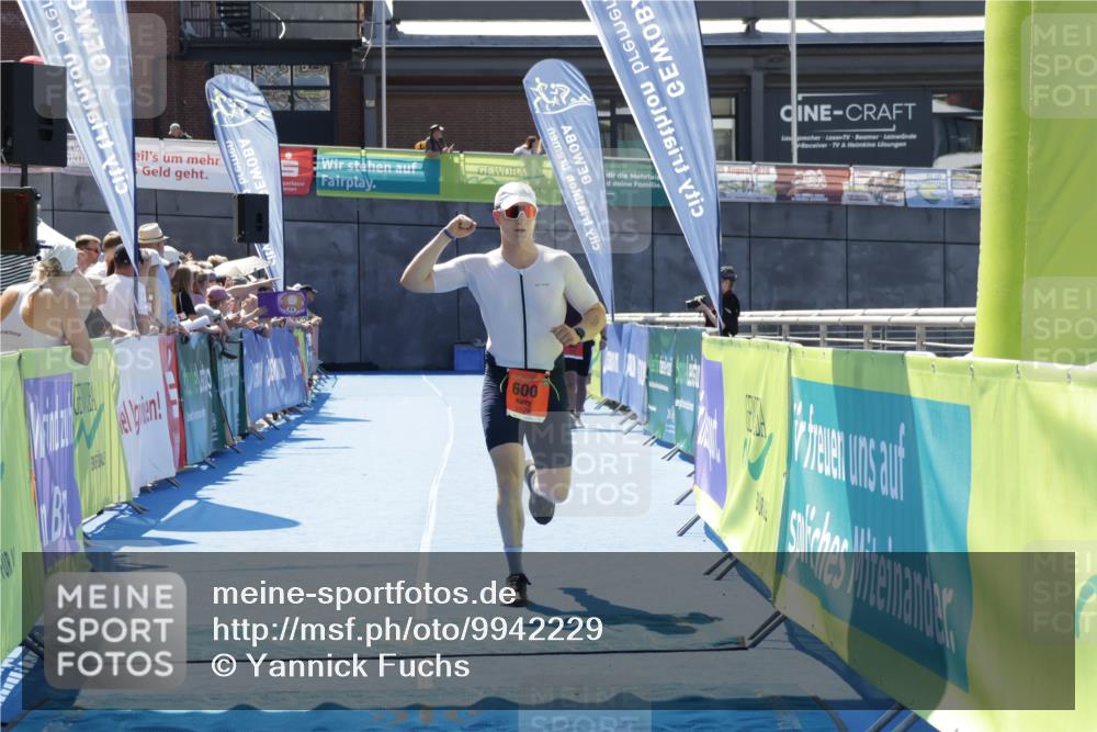 09.08.2026 - GEWOBA Citytriathlon Bremen Yannick Fuchs http://msf.ph/oto/9942229 09.08.2026 14:12:03 Ziel 600 meine-sportfotos.de