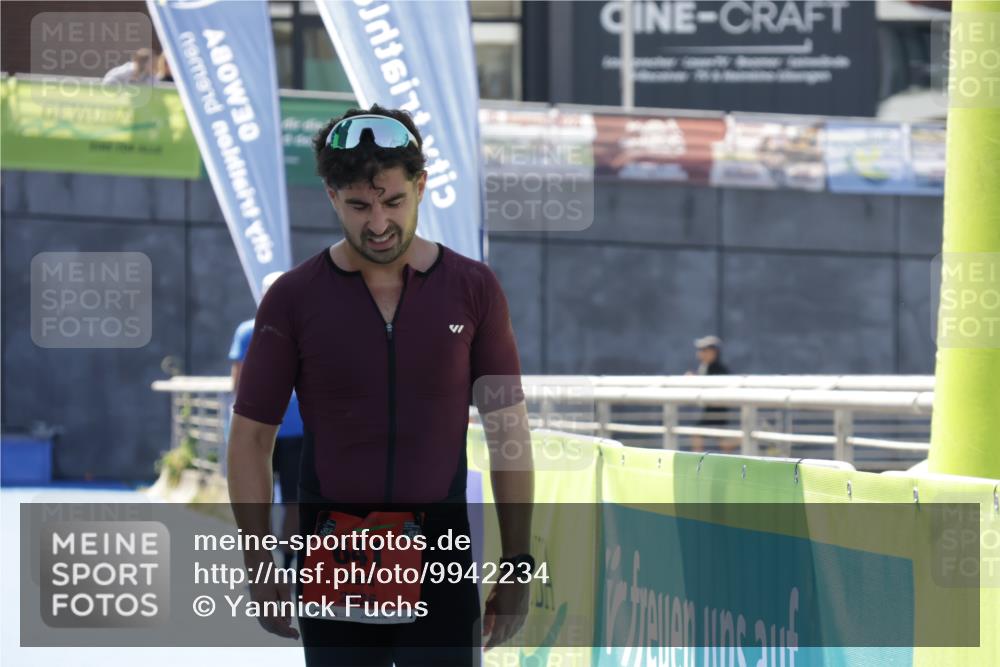 09.08.2026 - GEWOBA Citytriathlon Bremen Yannick Fuchs http://msf.ph/oto/9942234 09.08.2026 14:12:16 Ziel 641 meine-sportfotos.de