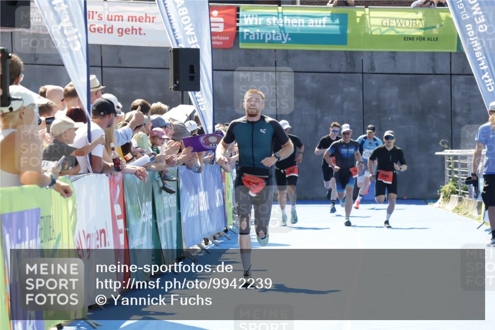 09.08.2026 - GEWOBA Citytriathlon Bremen Yannick Fuchs http://msf.ph/oto/9942239 09.08.2026 14:12:21 Ziel 545, 642 meine-sportfotos.de