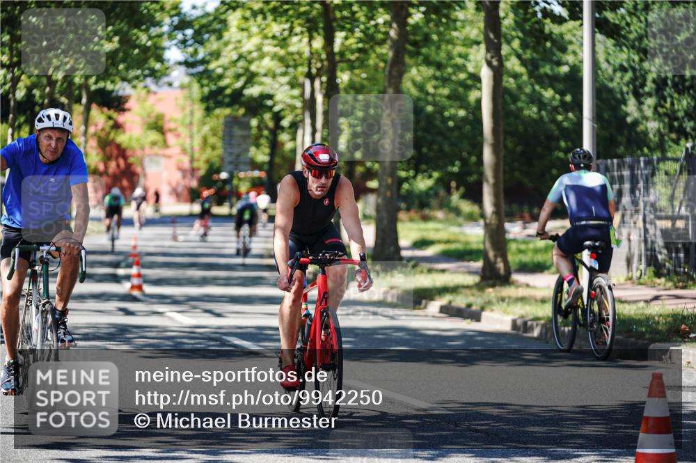 09.08.2026 - GEWOBA Citytriathlon Bremen Michael Burmester http://msf.ph/oto/9942250 09.08.2026 14:25:44 Radfahren 78, 140, 184, 445, 464 meine-sportfotos.de