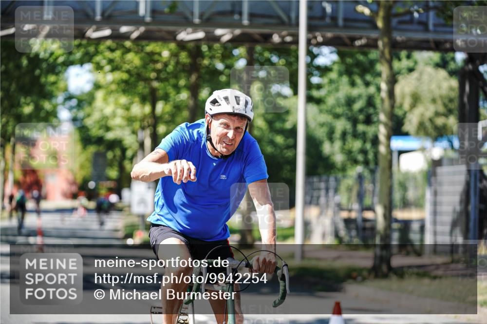 09.08.2026 - GEWOBA Citytriathlon Bremen Michael Burmester http://msf.ph/oto/9942254 09.08.2026 14:25:45 Radfahren 78, 140, 184, 445, 464 meine-sportfotos.de