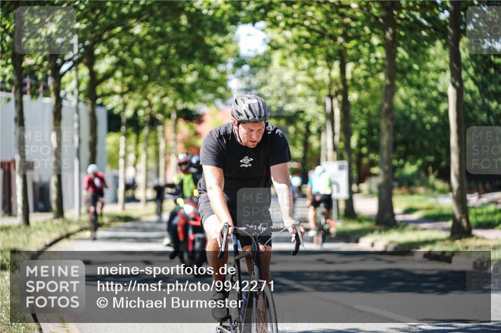 09.08.2026 - GEWOBA Citytriathlon Bremen Michael Burmester http://msf.ph/oto/9942271 09.08.2026 14:26:00 Radfahren 78, 185, 189, 387, 392, 406, 474, 476 meine-sportfotos.de