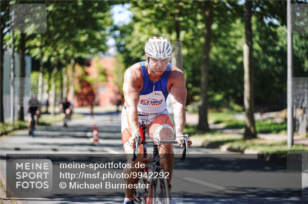 09.08.2026 - GEWOBA Citytriathlon Bremen Michael Burmester http://msf.ph/oto/9942292 09.08.2026 14:26:12 Radfahren 51, 366, 392, 406, 459, 474, 476, 506 meine-sportfotos.de