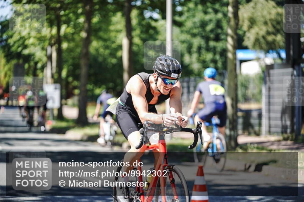 09.08.2026 - GEWOBA Citytriathlon Bremen Michael Burmester http://msf.ph/oto/9942302 09.08.2026 14:26:22 Radfahren 32, 51, 176, 366, 459, 497, 506 meine-sportfotos.de