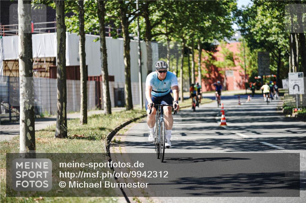 09.08.2026 - GEWOBA Citytriathlon Bremen Michael Burmester http://msf.ph/oto/9942312 09.08.2026 14:26:31 Radfahren 15, 16, 29, 32, 51, 176, 178, 408, 497 meine-sportfotos.de