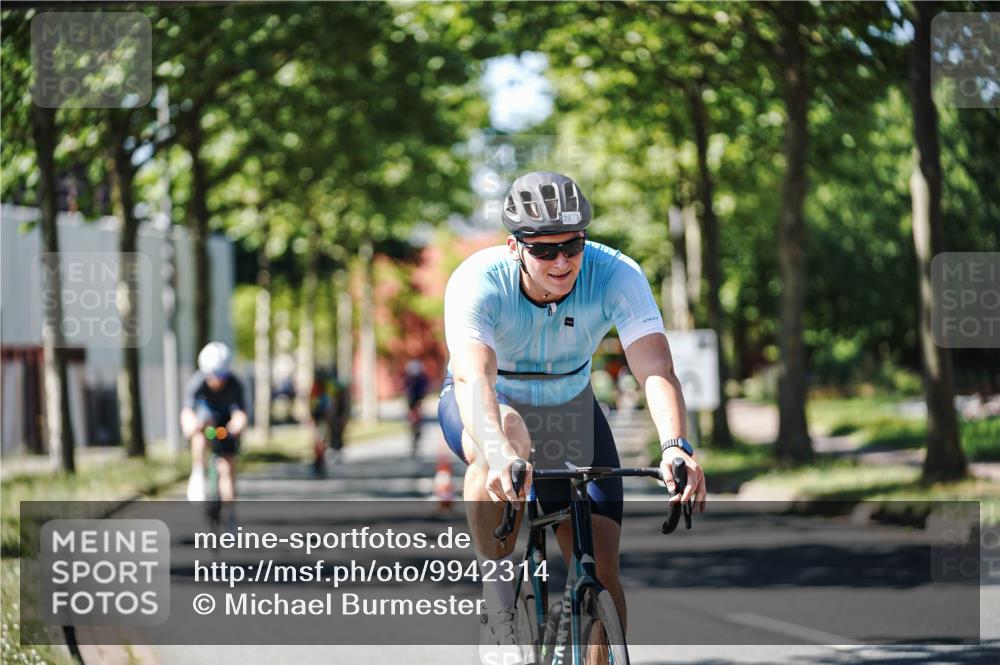 09.08.2026 - GEWOBA Citytriathlon Bremen Michael Burmester http://msf.ph/oto/9942314 09.08.2026 14:26:32 Radfahren 15, 16, 29, 32, 51, 176, 178, 408, 497 meine-sportfotos.de