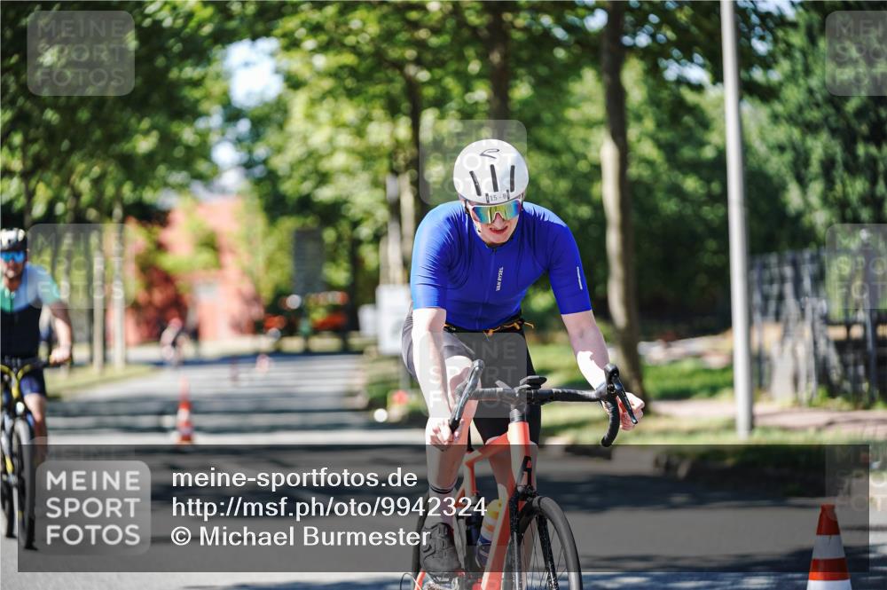09.08.2026 - GEWOBA Citytriathlon Bremen Michael Burmester http://msf.ph/oto/9942324 09.08.2026 14:26:38 Radfahren 15, 16, 29, 178, 408, 504 meine-sportfotos.de