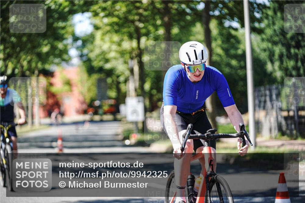 09.08.2026 - GEWOBA Citytriathlon Bremen Michael Burmester http://msf.ph/oto/9942325 09.08.2026 14:26:38 Radfahren 15, 16, 29, 178, 408, 504 meine-sportfotos.de