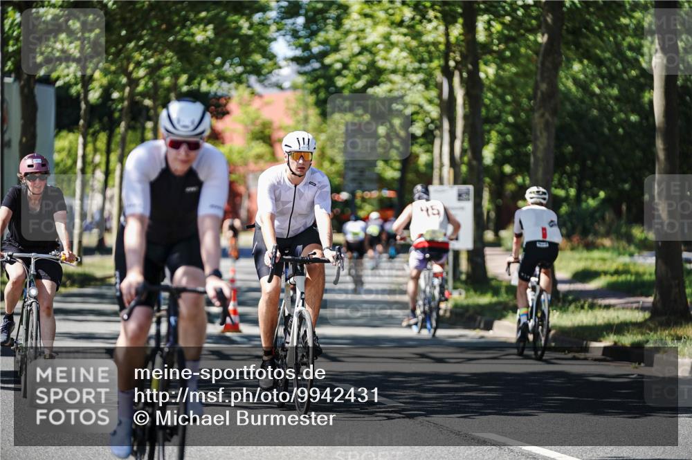 09.08.2026 - GEWOBA Citytriathlon Bremen Michael Burmester http://msf.ph/oto/9942431 09.08.2026 14:29:00 Radfahren 13, 33, 46, 68, 71, 84, 97, 114, 117, 124, 129, 150, 154, 162, 350, 498 meine-sportfotos.de