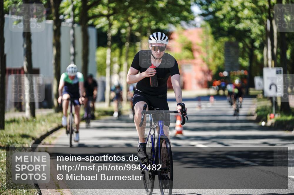 09.08.2026 - GEWOBA Citytriathlon Bremen Michael Burmester http://msf.ph/oto/9942482 09.08.2026 14:30:25 Radfahren 26, 27, 79, 118, 139, 159, 169, 270, 304, 374, 433 meine-sportfotos.de