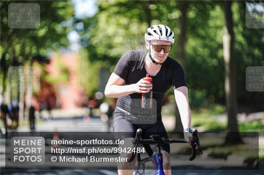 09.08.2026 - GEWOBA Citytriathlon Bremen Michael Burmester http://msf.ph/oto/9942484 09.08.2026 14:30:25 Radfahren 26, 27, 79, 118, 139, 159, 169, 270, 304, 374, 433 meine-sportfotos.de
