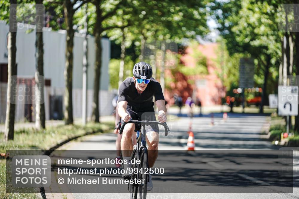 09.08.2026 - GEWOBA Citytriathlon Bremen Michael Burmester http://msf.ph/oto/9942500 09.08.2026 14:30:35 Radfahren 27, 36, 79, 118, 128, 159, 186, 270, 374, 433 meine-sportfotos.de