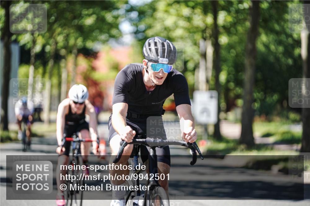 09.08.2026 - GEWOBA Citytriathlon Bremen Michael Burmester http://msf.ph/oto/9942501 09.08.2026 14:30:36 Radfahren 27, 36, 79, 118, 128, 135, 159, 186, 270, 374, 433 meine-sportfotos.de