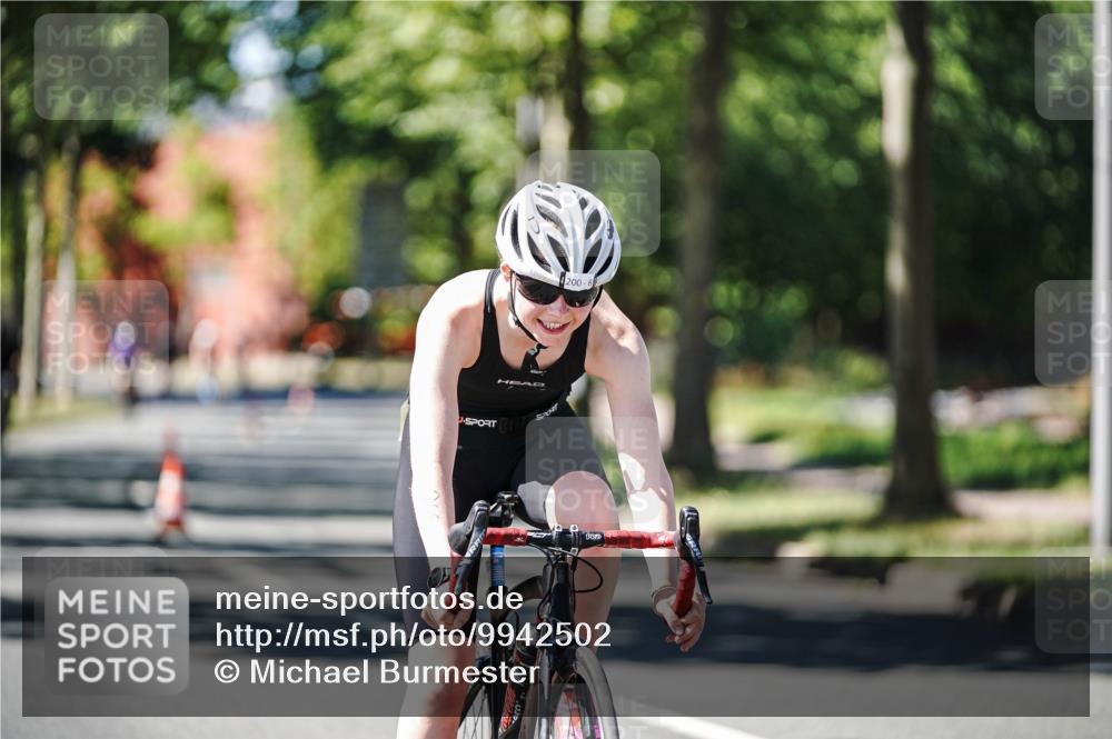 09.08.2026 - GEWOBA Citytriathlon Bremen Michael Burmester http://msf.ph/oto/9942502 09.08.2026 14:30:36 Radfahren 27, 36, 79, 118, 128, 135, 159, 186, 270, 374, 433 meine-sportfotos.de