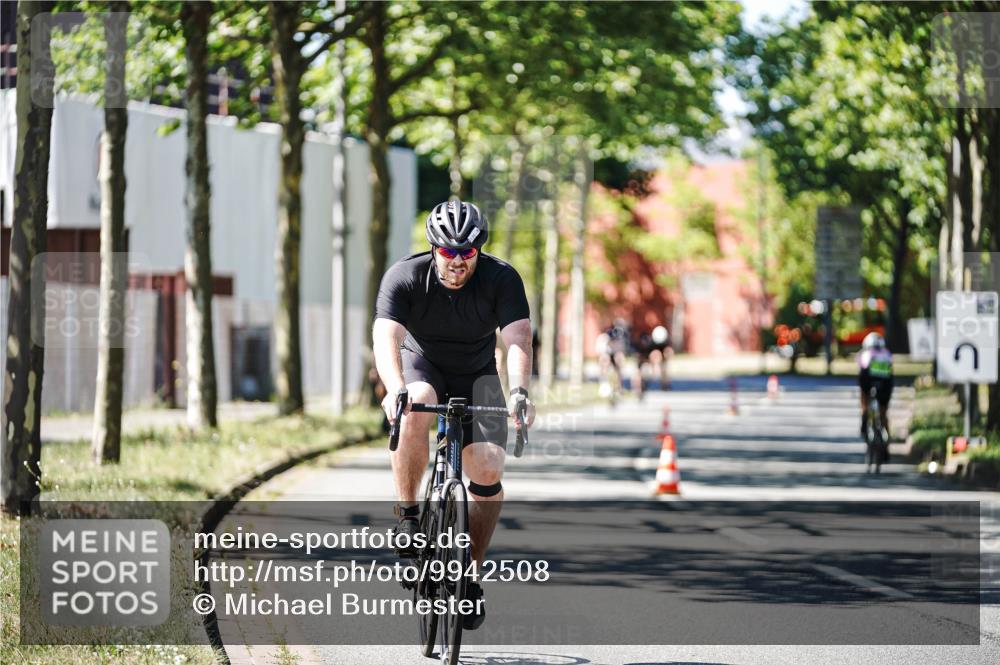 09.08.2026 - GEWOBA Citytriathlon Bremen Michael Burmester http://msf.ph/oto/9942508 09.08.2026 14:30:42 Radfahren 27, 36, 45, 54, 73, 91, 105, 118, 128, 135, 159, 186, 200, 270, 374, 433 meine-sportfotos.de