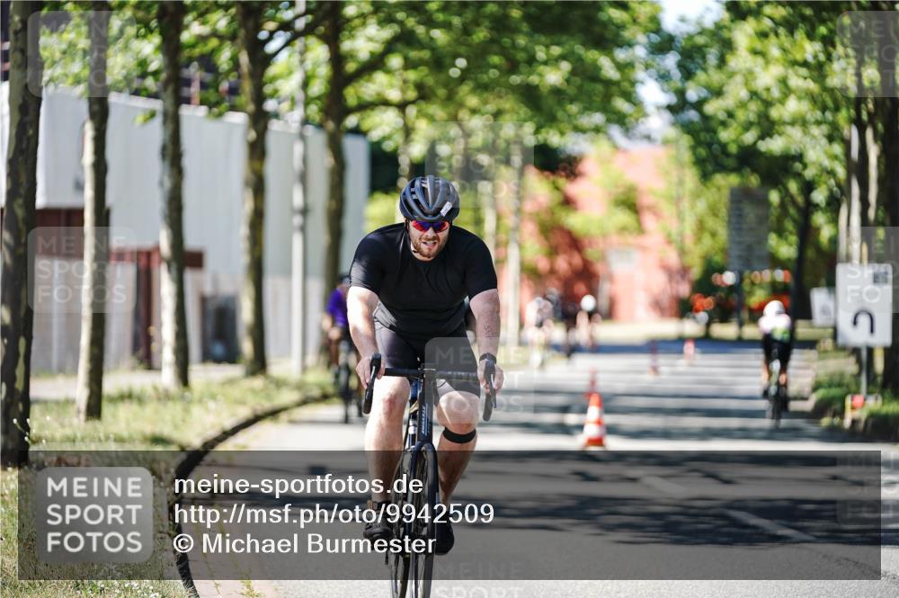 09.08.2026 - GEWOBA Citytriathlon Bremen Michael Burmester http://msf.ph/oto/9942509 09.08.2026 14:30:42 Radfahren 27, 36, 45, 54, 73, 91, 105, 118, 128, 135, 159, 186, 200, 270, 374, 433 meine-sportfotos.de