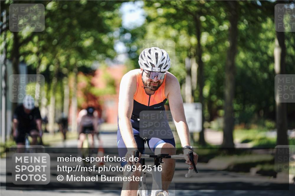 09.08.2026 - GEWOBA Citytriathlon Bremen Michael Burmester http://msf.ph/oto/9942516 09.08.2026 14:30:47 Radfahren 36, 45, 54, 73, 91, 92, 105, 128, 135, 186, 200 meine-sportfotos.de
