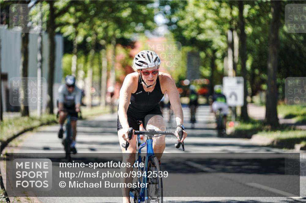 09.08.2026 - GEWOBA Citytriathlon Bremen Michael Burmester http://msf.ph/oto/9942539 09.08.2026 14:31:01 Radfahren 45, 54, 60, 73, 92, 98, 99, 125, 353 meine-sportfotos.de