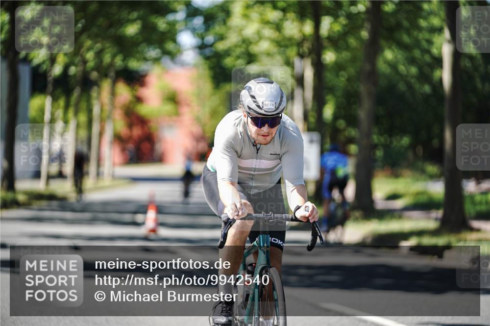 09.08.2026 - GEWOBA Citytriathlon Bremen Michael Burmester http://msf.ph/oto/9942540 09.08.2026 14:31:02 Radfahren 45, 60, 73, 92, 98, 99, 125, 353 meine-sportfotos.de