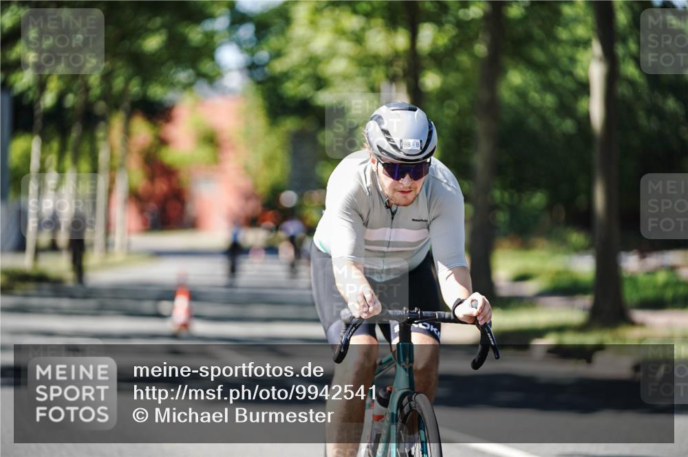 09.08.2026 - GEWOBA Citytriathlon Bremen Michael Burmester http://msf.ph/oto/9942541 09.08.2026 14:31:02 Radfahren 45, 60, 73, 92, 98, 99, 125, 353 meine-sportfotos.de