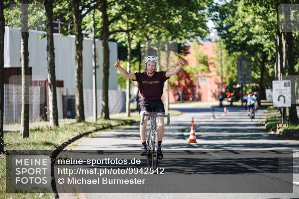 09.08.2026 - GEWOBA Citytriathlon Bremen Michael Burmester http://msf.ph/oto/9942542 09.08.2026 14:31:07 Radfahren 60, 98, 99, 125, 353 meine-sportfotos.de
