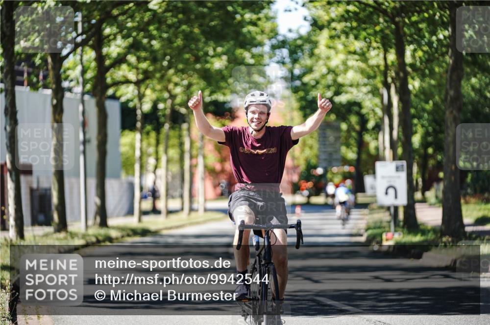 09.08.2026 - GEWOBA Citytriathlon Bremen Michael Burmester http://msf.ph/oto/9942544 09.08.2026 14:31:08 Radfahren 60, 98, 99, 125, 353 meine-sportfotos.de