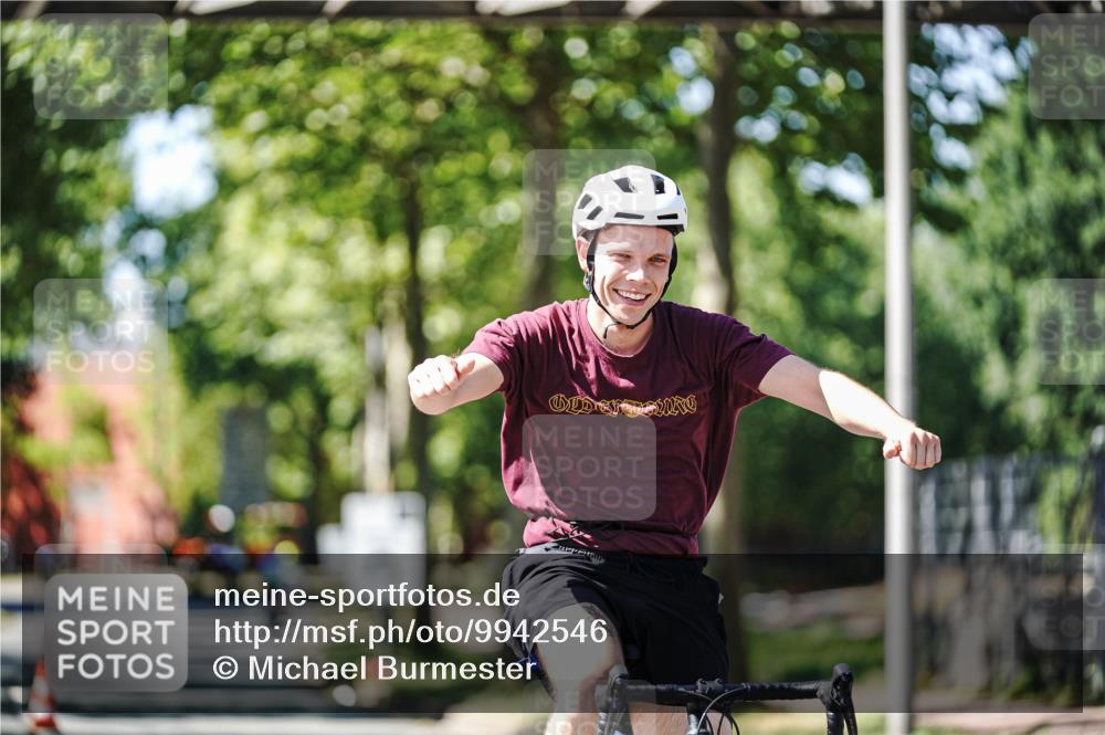 09.08.2026 - GEWOBA Citytriathlon Bremen Michael Burmester http://msf.ph/oto/9942546 09.08.2026 14:31:08 Radfahren 60, 98, 99, 125, 353 meine-sportfotos.de