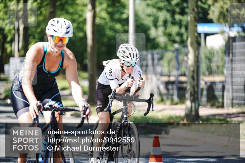 09.08.2026 - GEWOBA Citytriathlon Bremen Michael Burmester http://msf.ph/oto/9942559 09.08.2026 14:31:40 Radfahren 3, 52, 70, 151, 161, 346, 360 meine-sportfotos.de