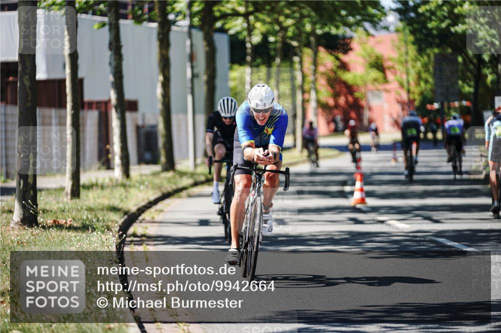 09.08.2026 - GEWOBA Citytriathlon Bremen Michael Burmester http://msf.ph/oto/9942664 09.08.2026 14:33:36 Radfahren 17, 38, 74, 82, 146, 179, 218, 232, 263, 308, 371, 470 meine-sportfotos.de
